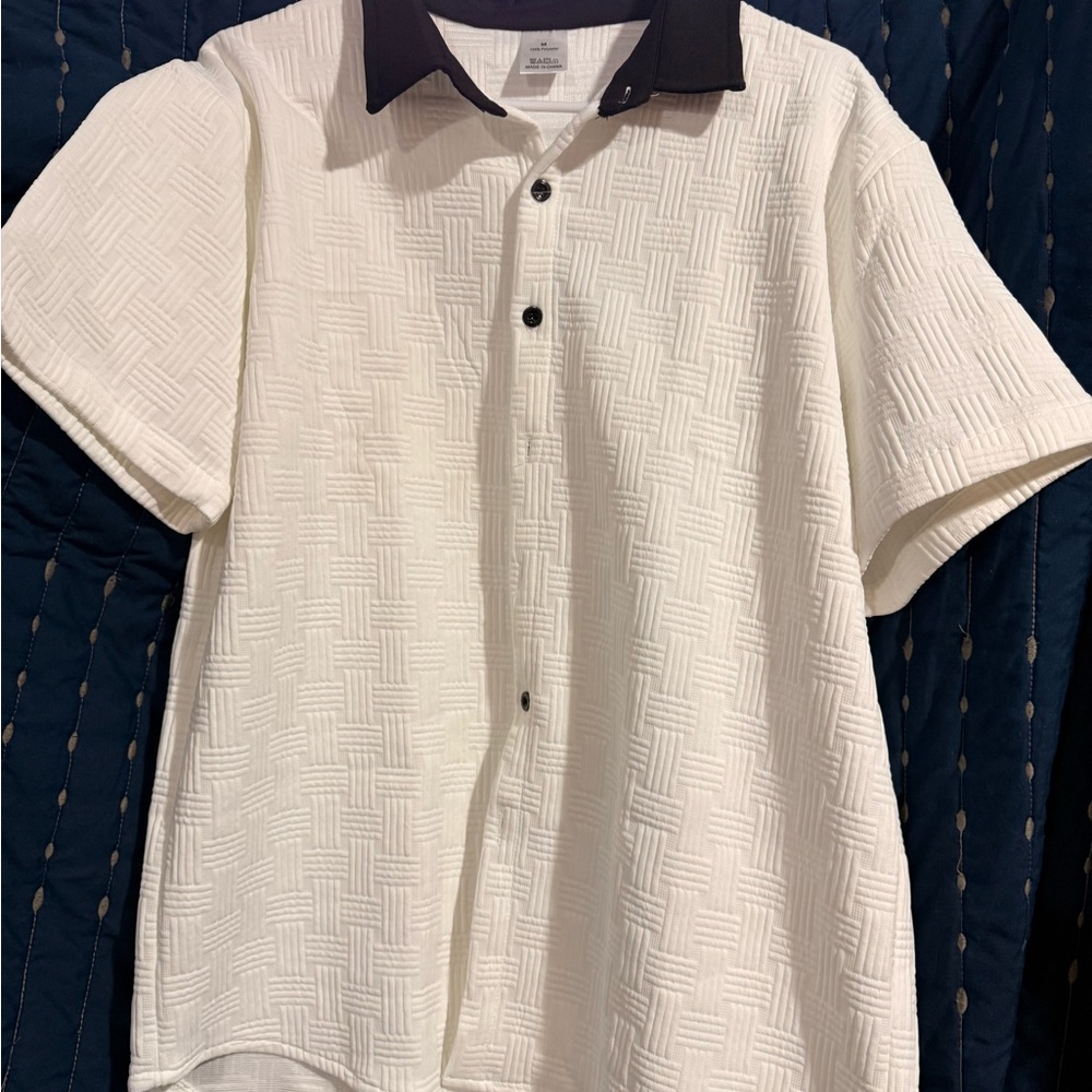 Men's White Textured Shirt with Black Collar
